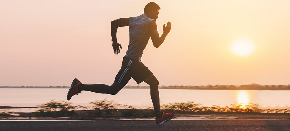Żele energetyczne z kofeiną dla biegaczy – większa wydajność podczas długodystansowych biegów?
